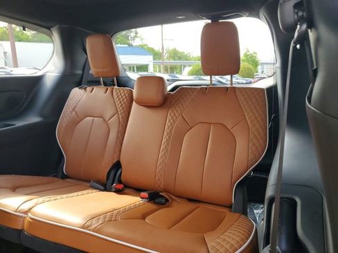 New 2026 Chrysler Pacifica Pinnacle FWD image 14