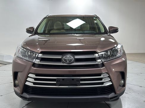 Used 2017 Toyota Highlander Limited image 2