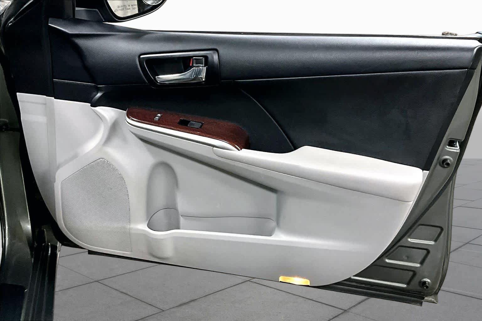 Used 2014 Toyota Camry XLE FWD image 22