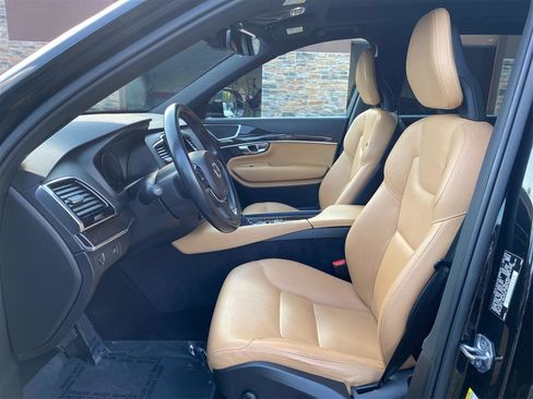 Used 2018 Volvo XC90 T6 Momentum w/ Convenience Package AWD/4WD image 9