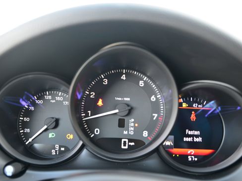 Certified 2026 Porsche Macan AWD/4WD image 18