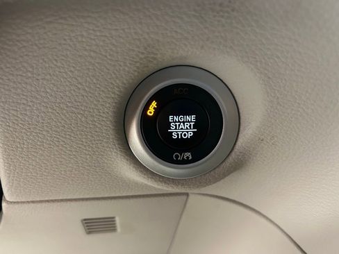 Used 2023 Chrysler Pacifica Limited image 14