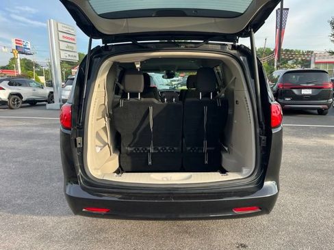 Used 2023 Chrysler Voyager LX FWD image 30