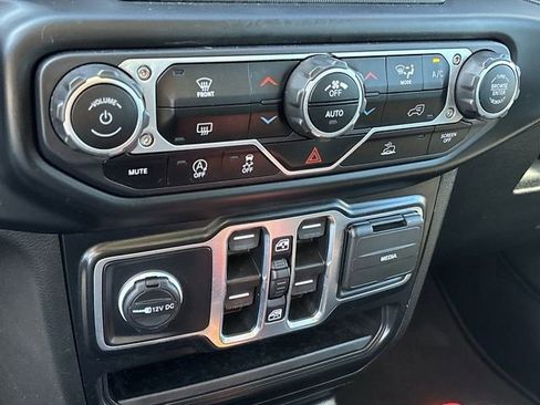 Used 2023 Jeep Wrangler Willys image 31