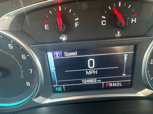 Used 2018 Chevrolet Traverse LT FWD image 2