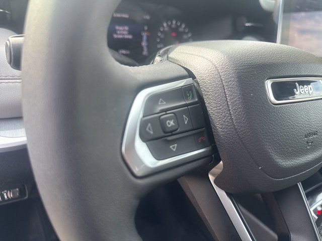 Used 2025 Jeep Compass Limited AWD/4WD image 15