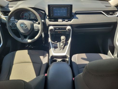 Used 2019 Toyota RAV4 LE FWD image 17