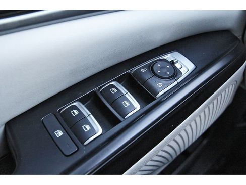 Used 2022 Kia Carnival LX FWD image 22
