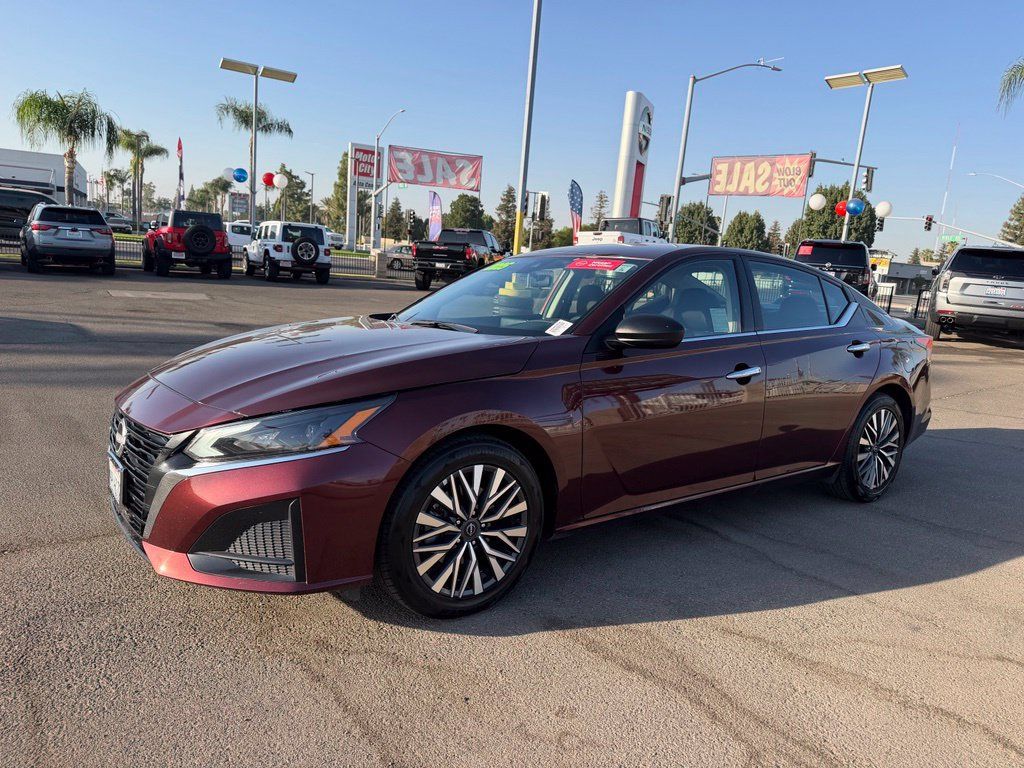 Certified 2025 Nissan Altima 2.5 SV FWD image 3