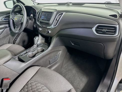 Used 2018 Chevrolet Equinox LT image 34