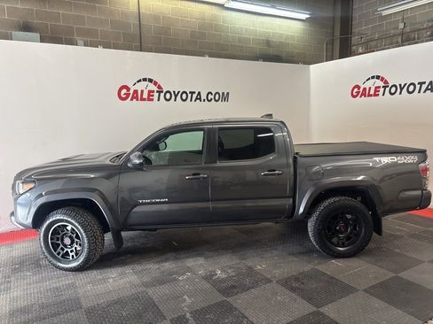 Used 2022 Toyota Tacoma TRD Sport w/ Technology Package image 8