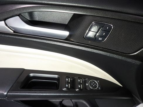 Used 2018 Ford Fusion Titanium image 9