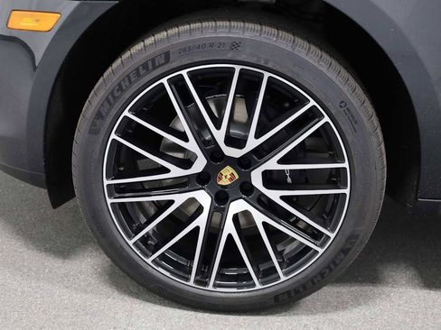Certified 2026 Porsche Macan image 48