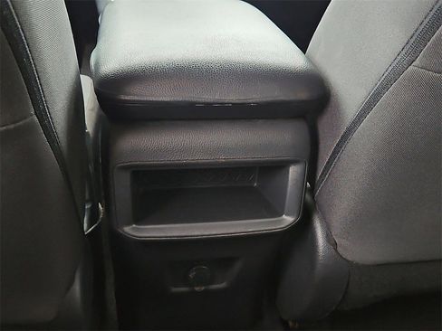 Used 2021 Toyota RAV4 LE image 17