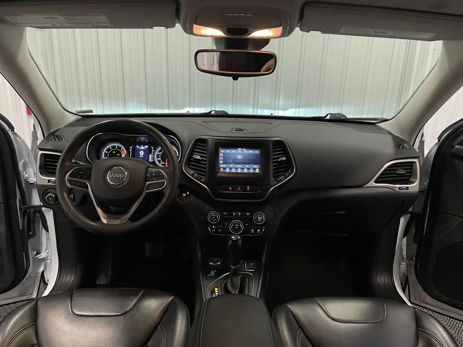Used 2021 Jeep Cherokee Latitude Plus AWD/4WD image 29