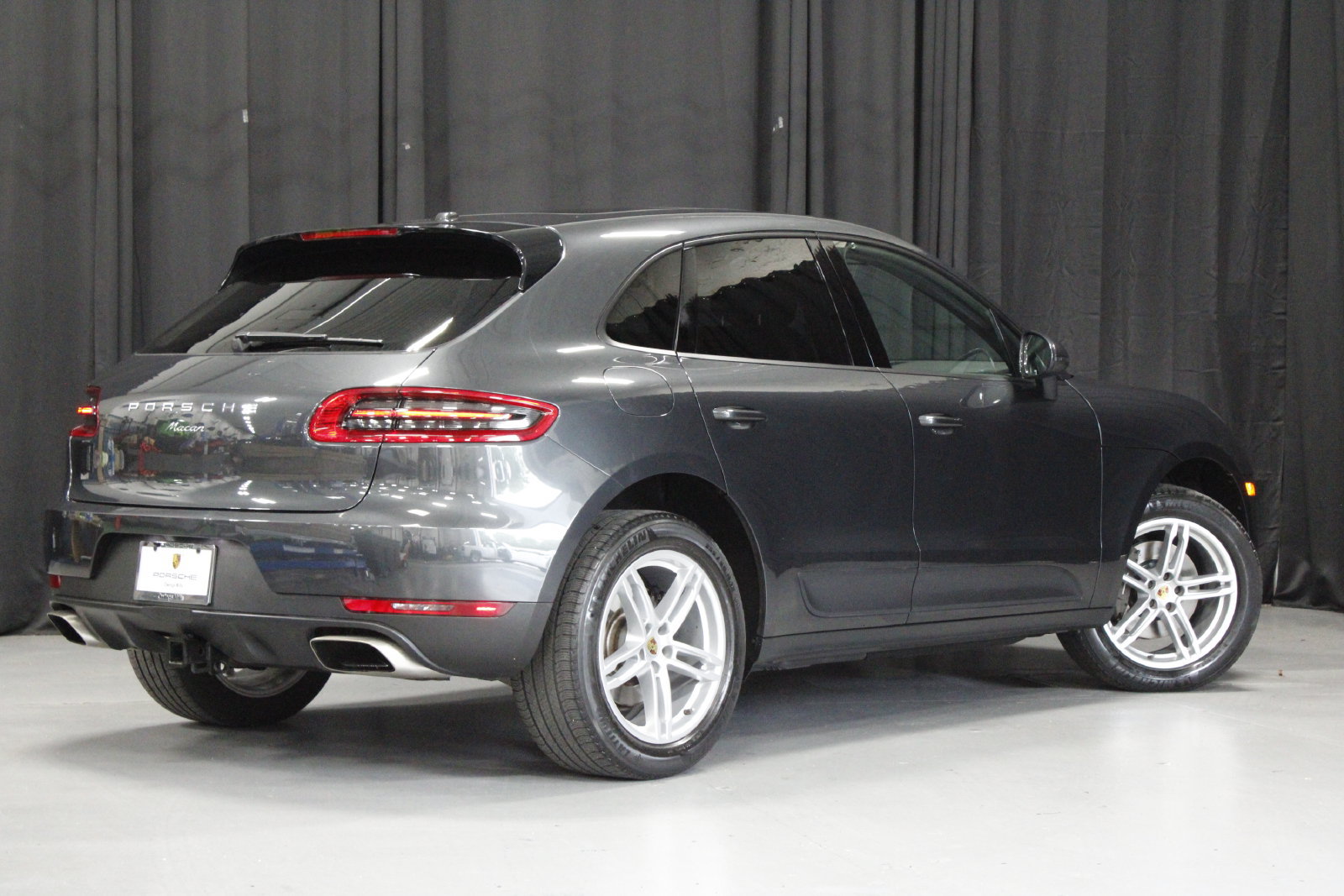 Used 2018 Porsche Macan AWD/4WD image 7