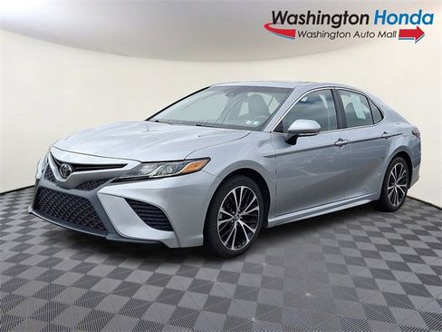 Used 2018 Toyota Camry SE w/ Moonroof Package image 3