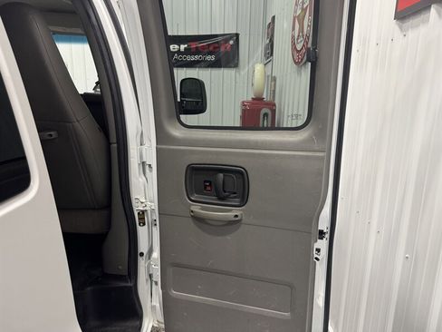 Used 2019 Chevrolet Express 3500 LS image 21
