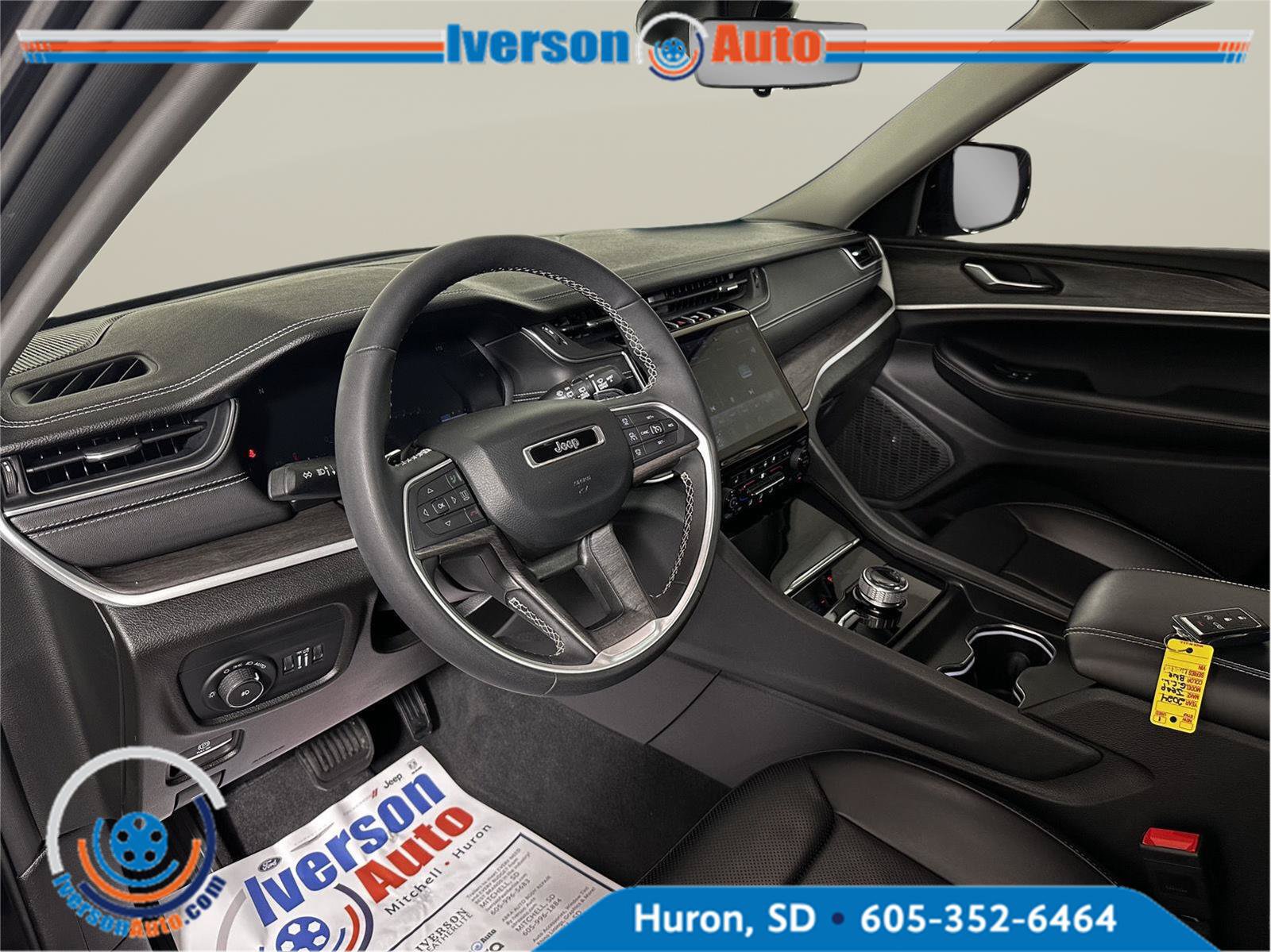 Used 2024 Jeep Grand Cherokee L Limited w/ Luxury Tech Group II AWD/4WD image 15