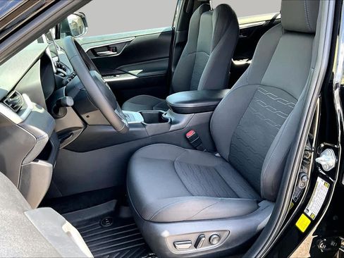 Used 2024 Toyota RAV4 SE AWD/4WD image 11
