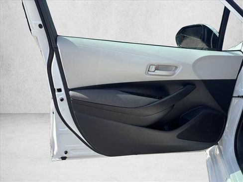 Certified 2025 Toyota Corolla LE FWD image 11
