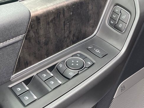 New 2026 Ford F250 Lariat w/ Black Appearance Package image 18