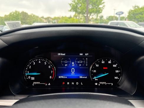 Used 2022 Ford Explorer XLT w/ Equipment Group 202A AWD/4WD image 13