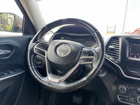 Used 2019 Jeep Cherokee Latitude Plus AWD/4WD image 23