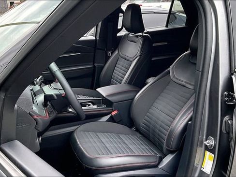 Used 2025 Ford Explorer ST-Line image 27