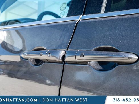 Used 2023 Chrysler Pacifica Touring-L FWD image 30