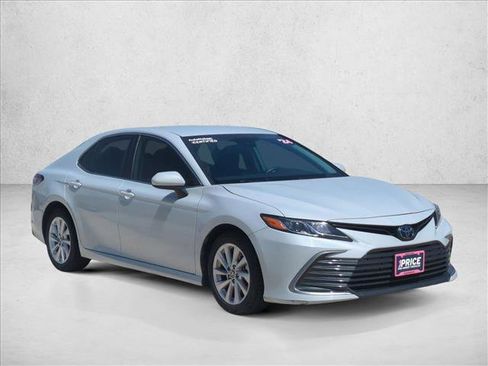 Used 2024 Toyota Camry LE image 3