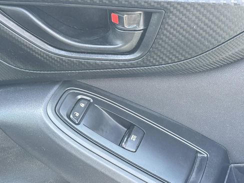 Used 2019 Subaru Crosstrek 2.0i Premium w/ Eyesight System image 16