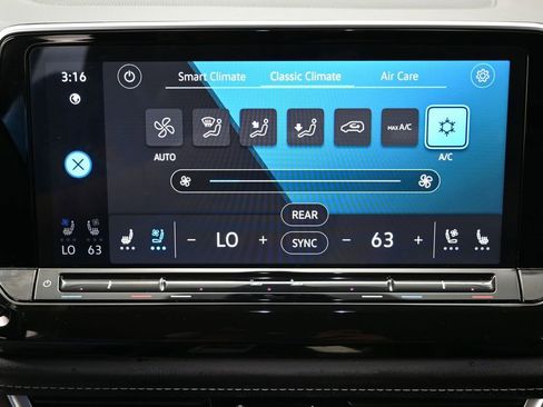 Used 2025 Volkswagen Atlas SE FWD image 25
