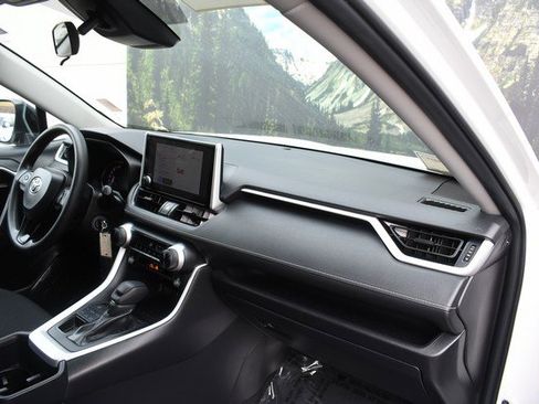 Certified 2025 Toyota RAV4 LE image 24