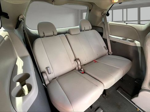 Used 2020 Toyota Sienna XLE Premium AWD/4WD image 25