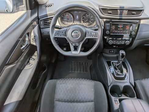 Used 2018 Nissan Rogue SV FWD image 17