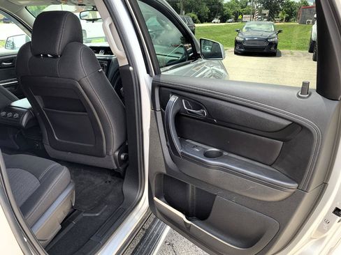 Used 2017 Chevrolet Traverse LT w/ Style and Technology Package FWD image 34