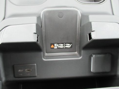 Used 2024 GMC Sierra 1500 AT4 AWD/4WD image 25
