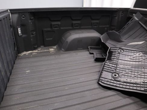 Used 2022 Chevrolet Silverado 1500 High Country w/ High Country Premium Package image 17