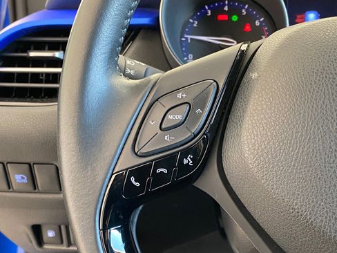 Used 2020 Toyota C-HR XLE image 17