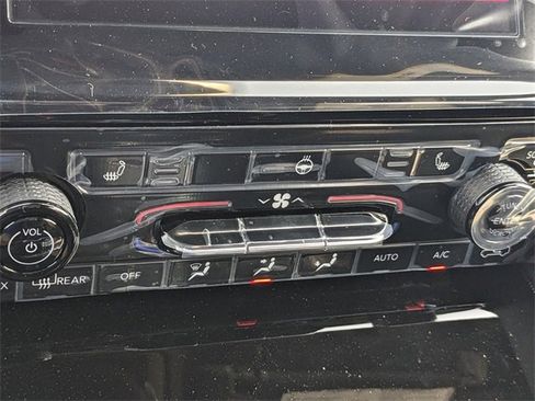 New 2025 Jeep Grand Cherokee Altitude image 22