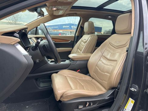 Used 2017 Cadillac XT5 Platinum image 3