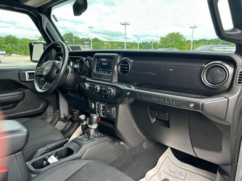 Used 2022 Jeep Wrangler Unlimited Sport AWD/4WD image 24