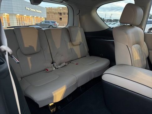 Used 2024 Nissan Armada Platinum w/ Captain's Chairs Package image 16