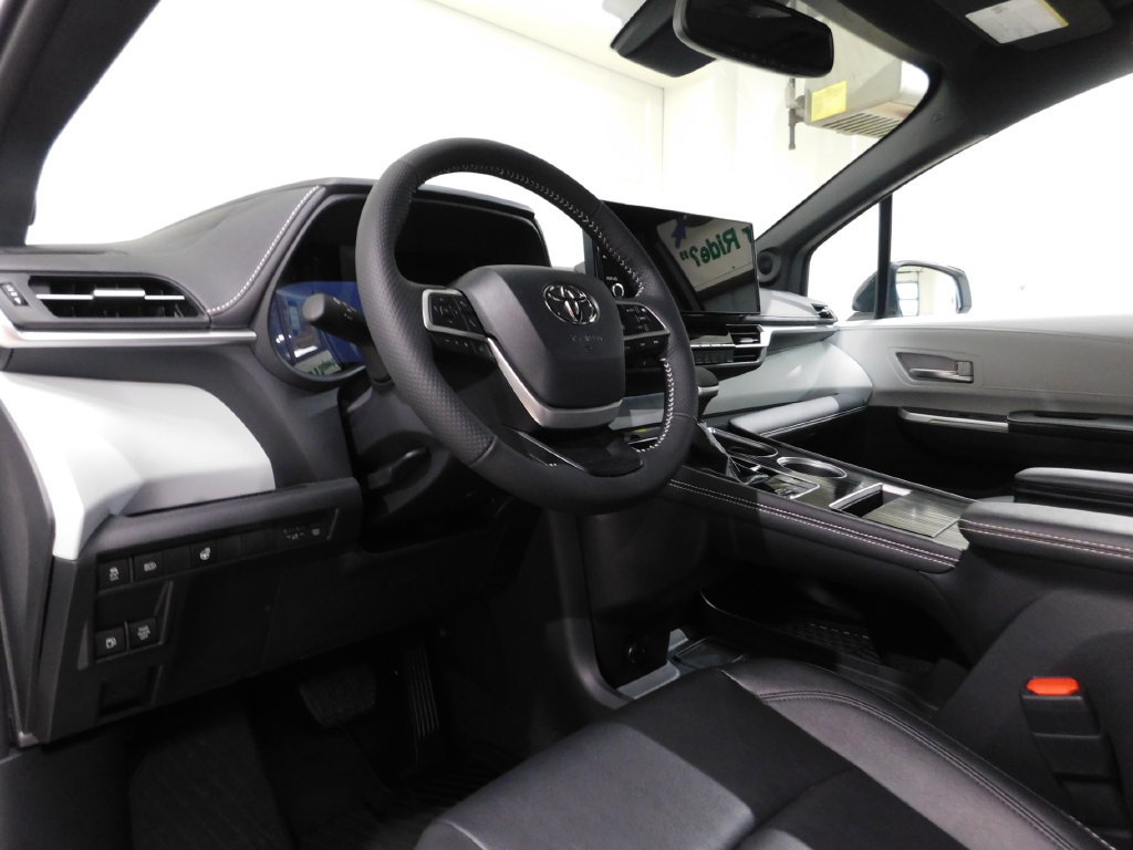 Used 2026 Toyota Sienna XSE AWD/4WD image 22