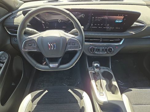 Used 2025 Buick Envista Preferred w/ Convenience I Package FWD image 17