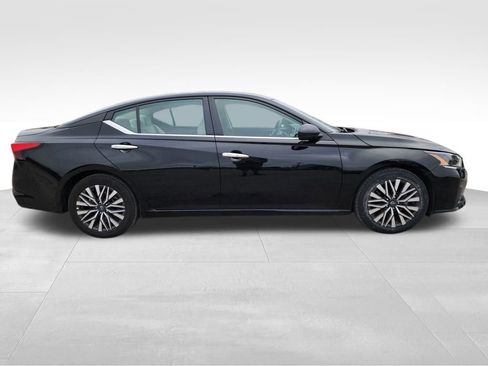 Used 2024 Nissan Altima 2.5 SV image 8