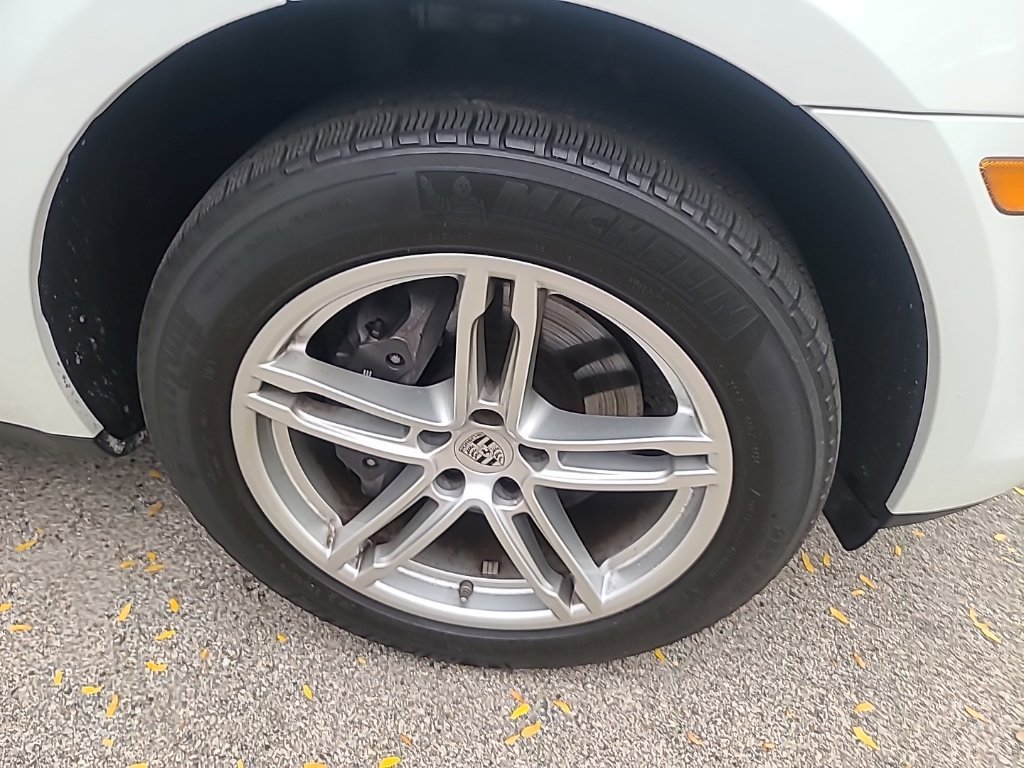 Used 2024 Porsche Macan AWD/4WD image 41
