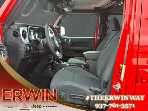 Certified 2025 Jeep Wrangler Unlimited Sahara AWD/4WD image 13