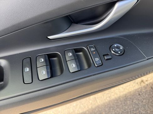 New 2026 Hyundai Elantra Limited FWD image 18